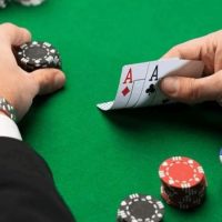 Poker – How People Play Poker By Doing Bluff?
