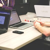 Laptops, meeting, businessmen — Efficient Construction Scheduling Software for Timely Project Completion